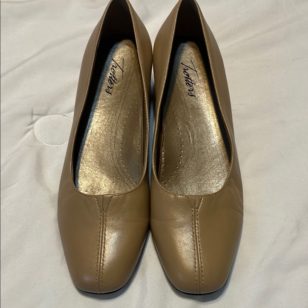 Women’s Trotters Doris Pump